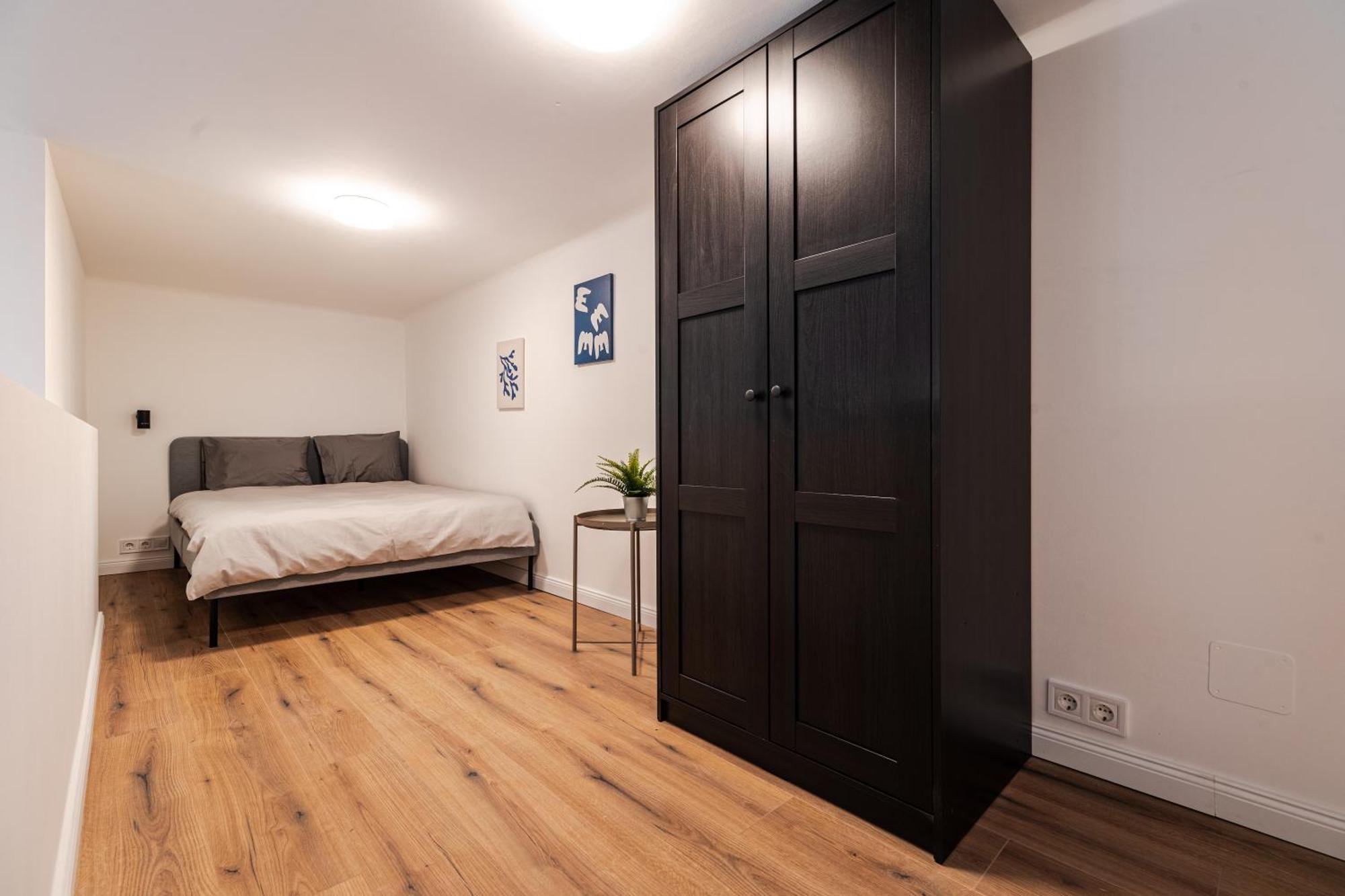 Vintage 2 Bedroom Apartment, Kai *