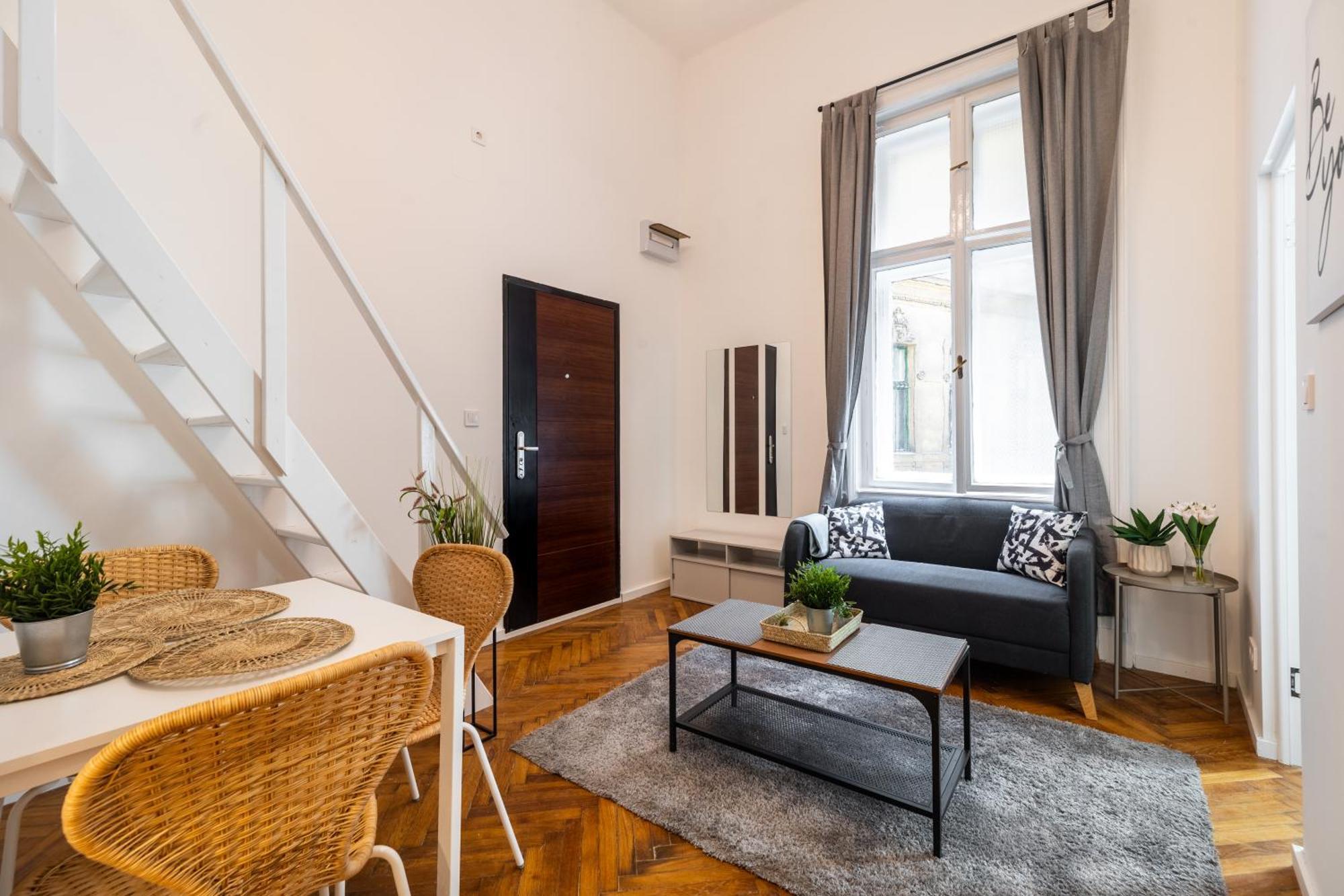 Vintage 2 Bedroom Apartment, Kai * Budapesta